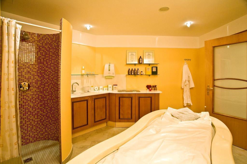 Akzent Hotel Bayerwald-Residenz Neukirchen  Extérieur photo