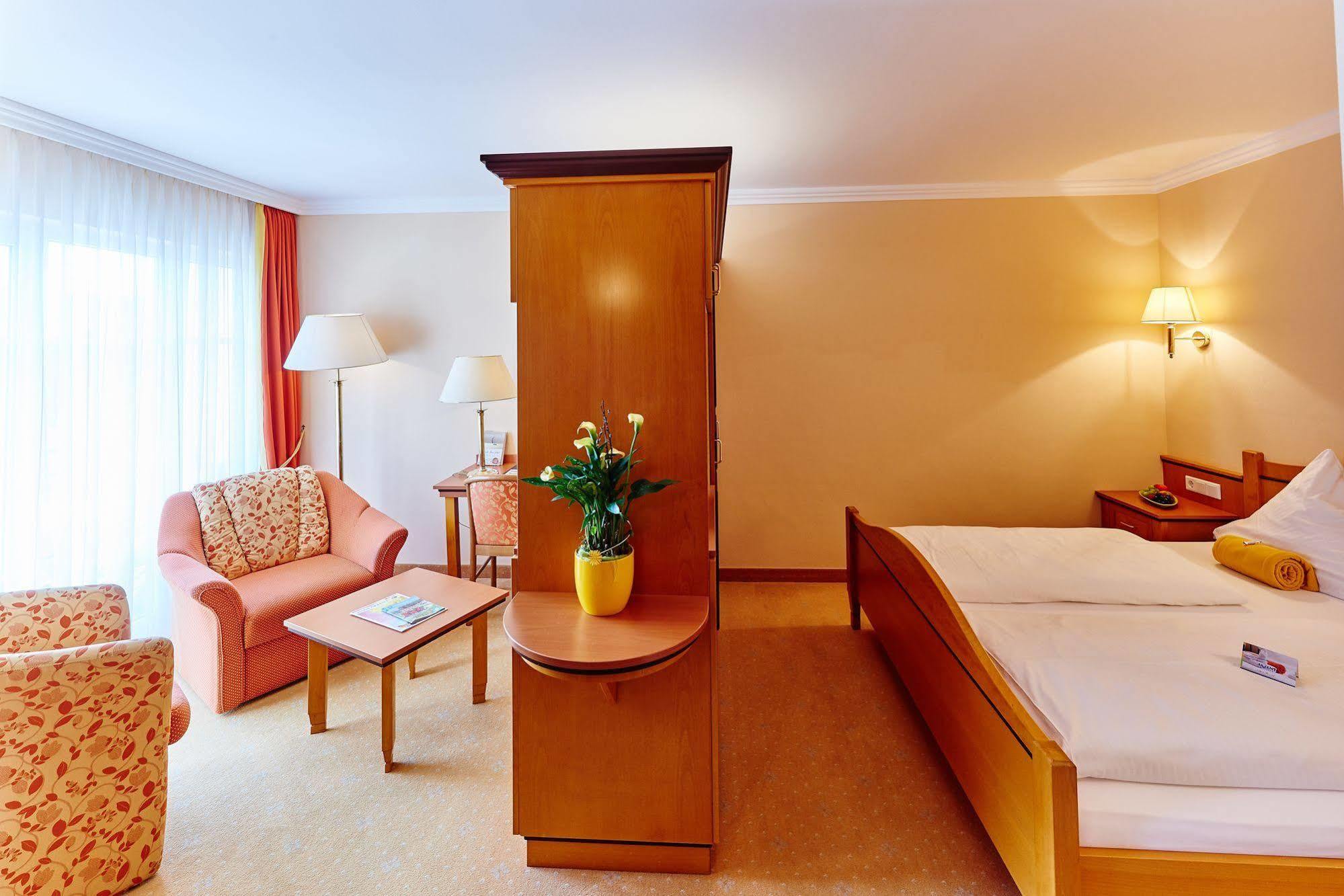 Akzent Hotel Bayerwald-Residenz Neukirchen  Extérieur photo